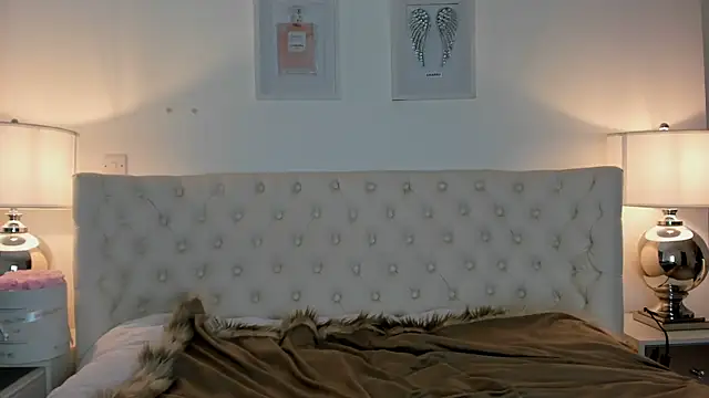 Snapshot of JessicaJames23 chatting on March 21, 10:17 am JessicaJames23 online show from March 21, 10:17 am