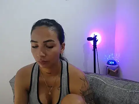 Allyson Smith online show from February 7, 10:30 pm