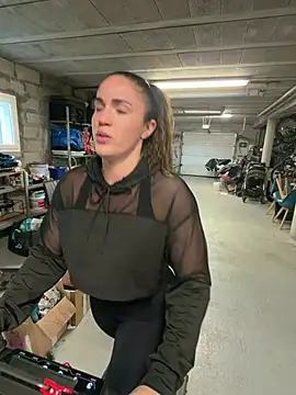 Clara-xoxo online show from January 13, 9:36 am