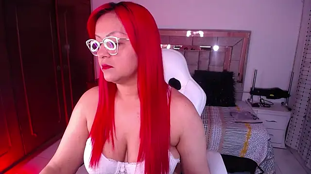 salomecastro  online show from October 28, 3:32 am