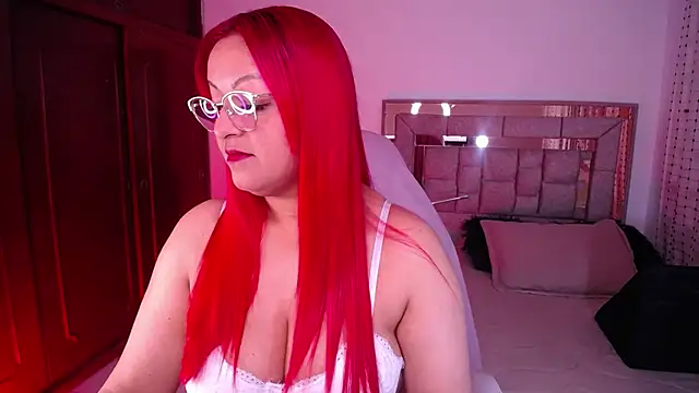 salomecastro  online show from February 3, 3:37 am