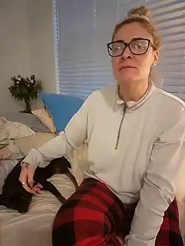 HollyTattoo online show from December 8, 12:30 pm