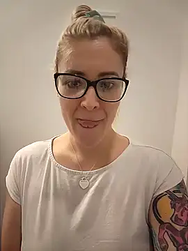 HollyTattoo online show from January 14, 5:01 pm