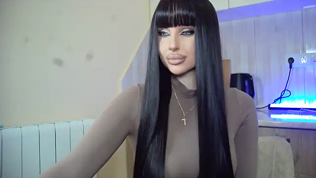 Lady Joli online show from August 4, 2:30 pm