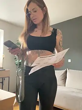 Etwas neugierig online show from March 1, 1:02 pm