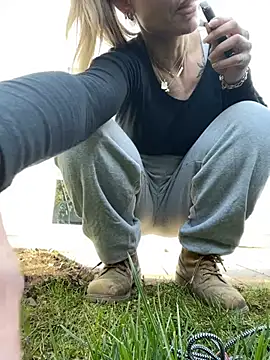 Etwas neugierig online show from March 7, 9:50 am