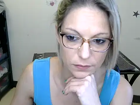alixfeeling online show from December 4, 2:15 pm