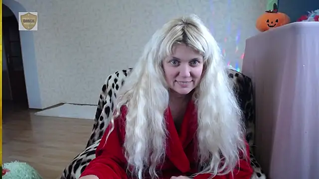 SunnySylvia online show from October 24, 6:10 am