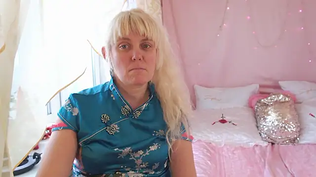 SunnySylvia online show from January 18, 10:52 am