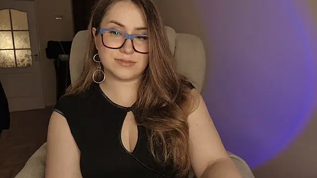 Snapshot of SeasonalSomeone chatting on August 8, 10:01 pm SeasonalSomeone online show from August 8, 10:01 pm