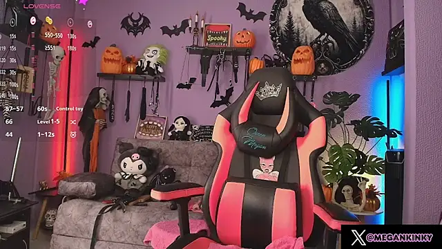 Snapshot of fetishkinkymeganx chatting on October 22, 4:51 pm fetishkinkymeganx online show from October 22, 4:51 pm