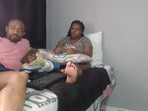 Snapshot of Ogmelo chatting on July 15, 11:37 am Ogmelo online show from July 15, 11:37 am