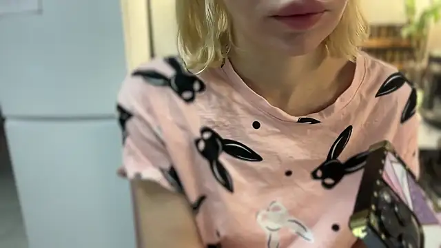 Snapshot of BowToYourWeakness chatting on December 28, 11:30 am BowToYourWeakness online show from December 28, 11:30 am