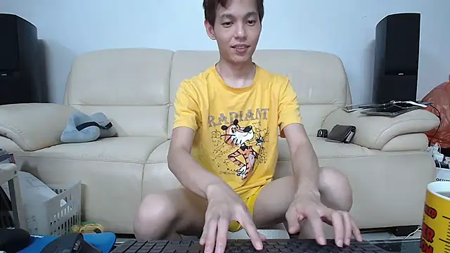 Snapshot of andrewooi chatting on July 12, 12:51 pm andrewooi online show from July 12, 12:51 pm