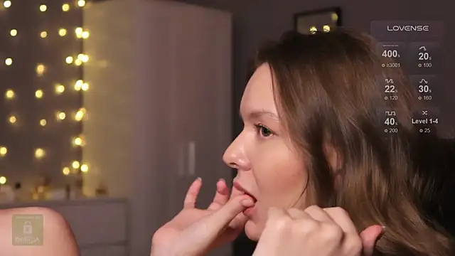 Snapshot of Hit-girl- chatting on January 30, 8:53 pm Hit-girl- online show from January 30, 8:53 pm