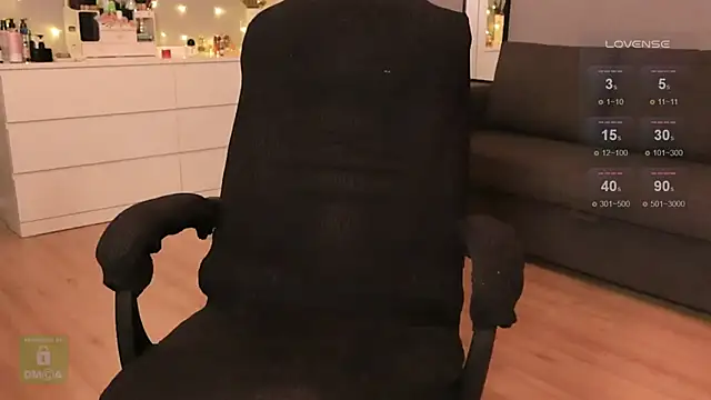 Snapshot of Hit-girl- chatting on February 16, 8:55 pm Hit-girl- online show from February 16, 8:55 pm