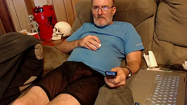 Snapshot of snickers1 chatting on October 15, 2:06 pm snickers1 online show from October 15, 2:06 pm