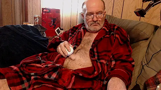 Snapshot of snickers1 chatting on December 17, 2:56 pm snickers1 online show from December 17, 2:56 pm