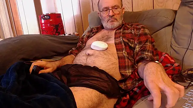 Snapshot of snickers1 chatting on February 26, 7:13 pm snickers1 online show from February 26, 7:13 pm