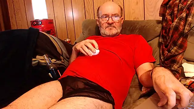 Snapshot of snickers1 chatting on March 4, 7:47 am snickers1 online show from March 4, 7:47 am