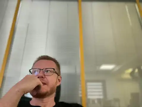 Snapshot of fmodel chatting on October 23, 9:41 am fmodel online show from October 23, 9:41 am