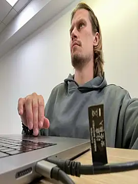 Snapshot of fmodel chatting on November 25, 12:49 pm fmodel online show from November 25, 12:49 pm