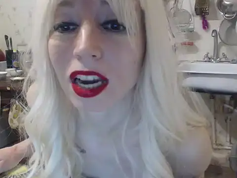 mimimi28 online show from December 5, 6:55 pm