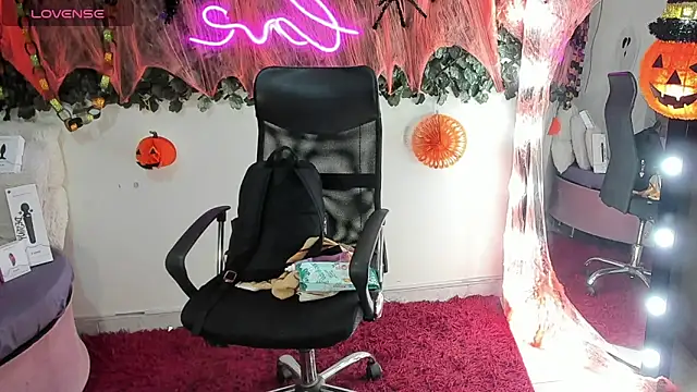 Snapshot of DestinyHills chatting on October 20, 12:05 pm DestinyHills online show from October 20, 12:05 pm