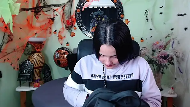 Snapshot of DestinyHills chatting on October 27, 12:09 pm DestinyHills online show from October 27, 12:09 pm