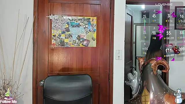 Snapshot of DestinyHills chatting on November 14, 2:05 pm DestinyHills online show from November 14, 2:05 pm