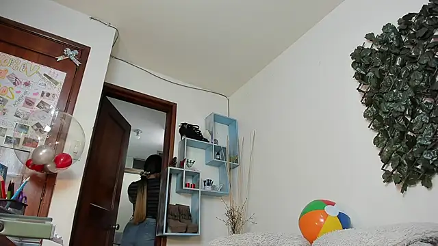 DestinyHills online show from April 14, 12:22 pm