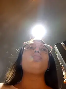 linda-schmidt online show from November 28, 9:50 pm