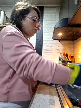 linda-schmidt online show from April 7, 12:33 am