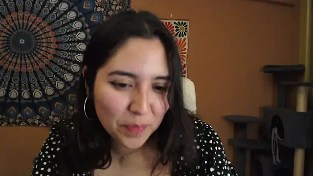 Snapshot of IntimateTales chatting on December 17, 9:05 pm IntimateTales online show from December 17, 9:05 pm