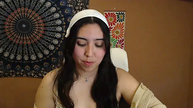 Snapshot of IntimateTales chatting on February 20, 5:51 pm IntimateTales online show from February 20, 5:51 pm