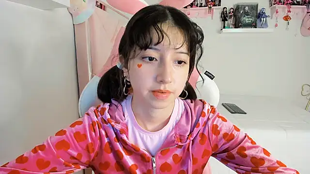 cherrycute online show from December 3, 4:03 am