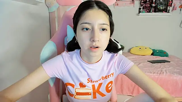 cherrycute online show from December 22, 1:34 am