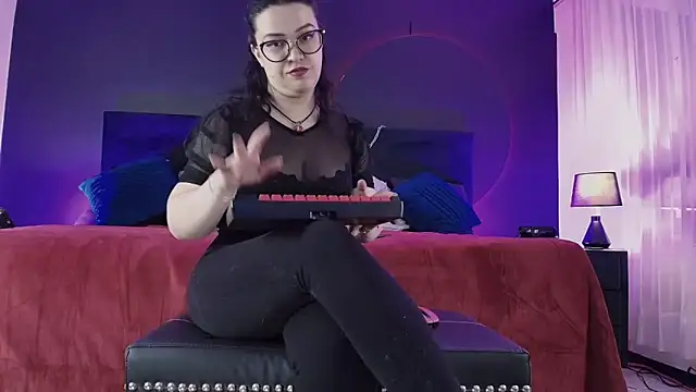  Jade 16 online show from April 7, 11:43 am