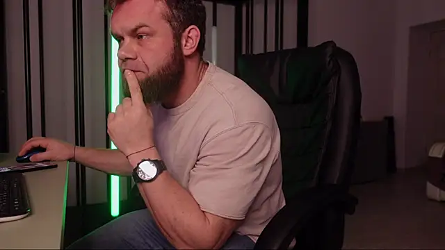 Snapshot of Tommy_Burnz chatting on January 9, 3:26 am Tommy Burnz online show from January 9, 3:26 am