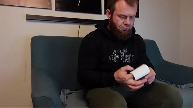 Snapshot of Tommy_Burnz chatting on February 10, 2:52 am Tommy Burnz online show from February 10, 2:52 am