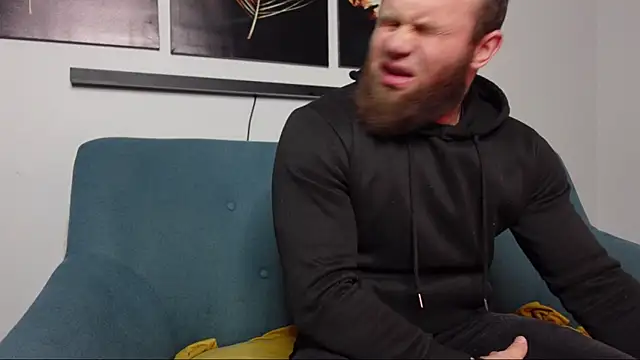 Snapshot of Tommy_Burnz chatting on February 14, 3:22 am Tommy Burnz online show from February 14, 3:22 am