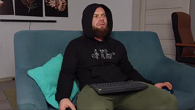 Snapshot of Tommy_Burnz chatting on March 19, 4:57 am Tommy Burnz online show from March 19, 4:57 am