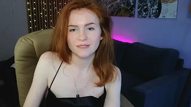 Snapshot of GingerArin chatting on December 8, 6:39 pm GingerArin online show from December 8, 6:39 pm