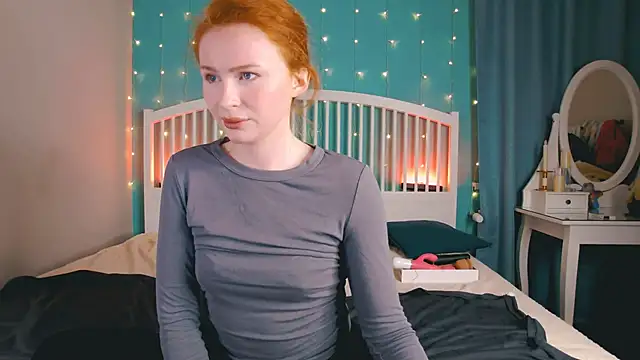 Snapshot of GingerArin chatting on November 27, 10:17 am GingerArin online show from November 27, 10:17 am