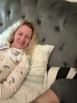 ChiIul11 online show from April 7, 8:09 pm