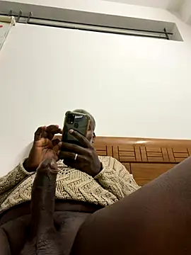 strongguyindia online show from November 30, 7:40 pm