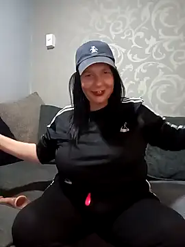 Leanne43 online show from February 18, 10:25 pm