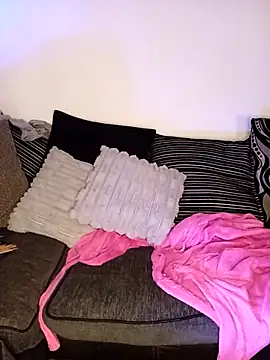 Snapshot of Leanne43 chatting on February 27, 11:05 pm Leanne43 online show from February 27, 11:05 pm