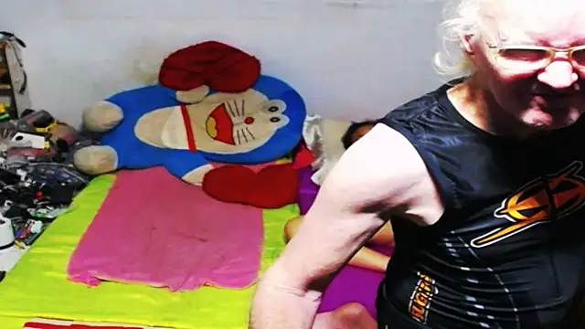 1CuteAndSexy69 online show from February 12, 4:11 pm