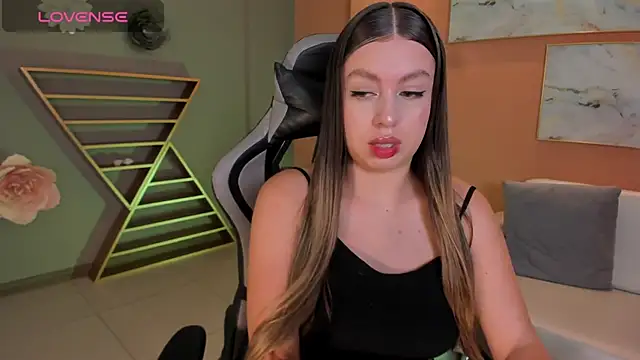 EllaClark online show from February 7, 7:06 pm